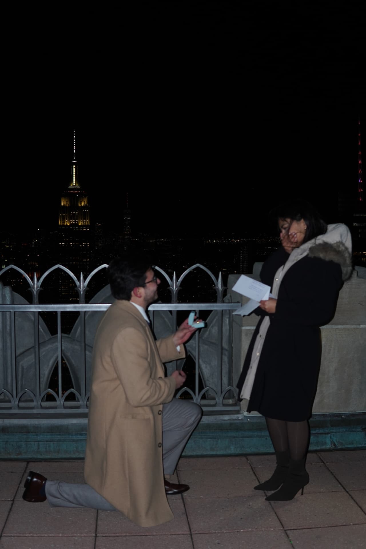 Juan Pablo pidiéndole matrimonio a Paola en el Top of the Rock, Nueva York